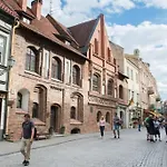 Апартаменты Old Town Loft Private Terrace Steps From Cathedral