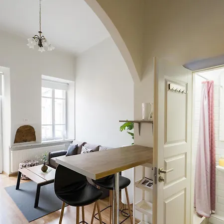 Old Town Loft Private Terrace Steps From Cathedral Appartement