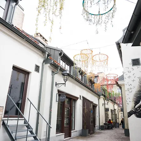 Apartman Old Town Loft Private Terrace Steps From Cathedral *