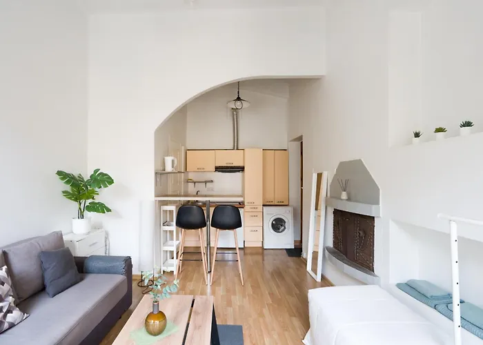 Old Town Loft Private Terrace Steps From Cathedral *