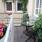 Old Town Loft Private Terrace Steps From Cathedral فيلنيوس